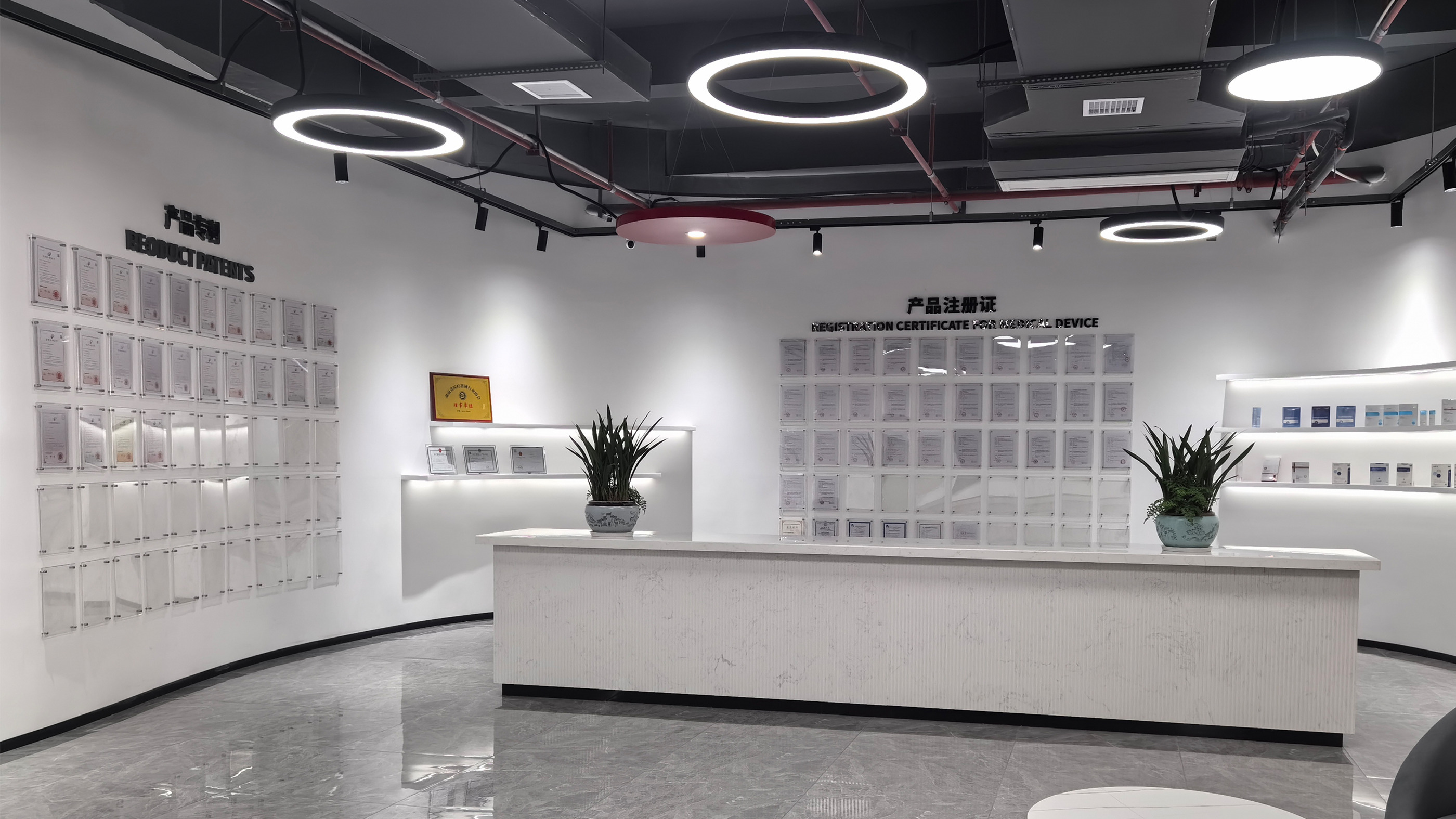 工厂资质齐全 · 发明专利三十多项